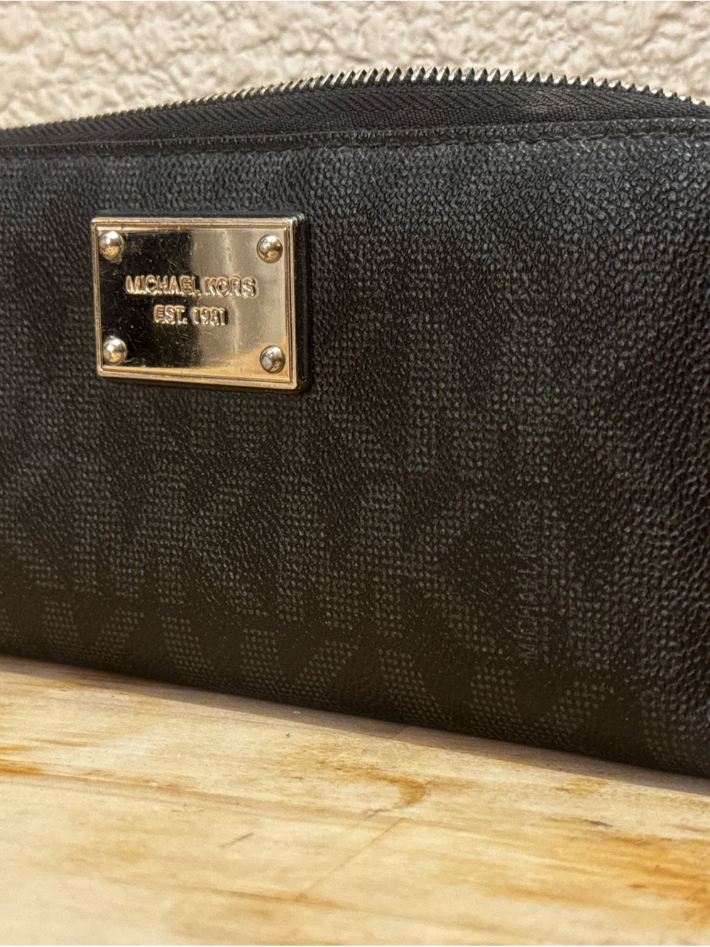 Michael Kors Jet Set Zip Around Wallet
